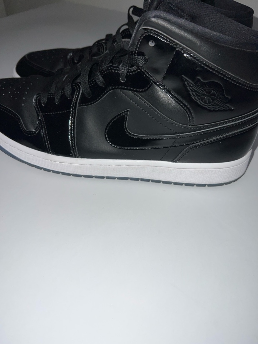 Air Jordan 1 Mid Black Patent Leather Sneakers  Men's size 13 - Picture 6 of 10